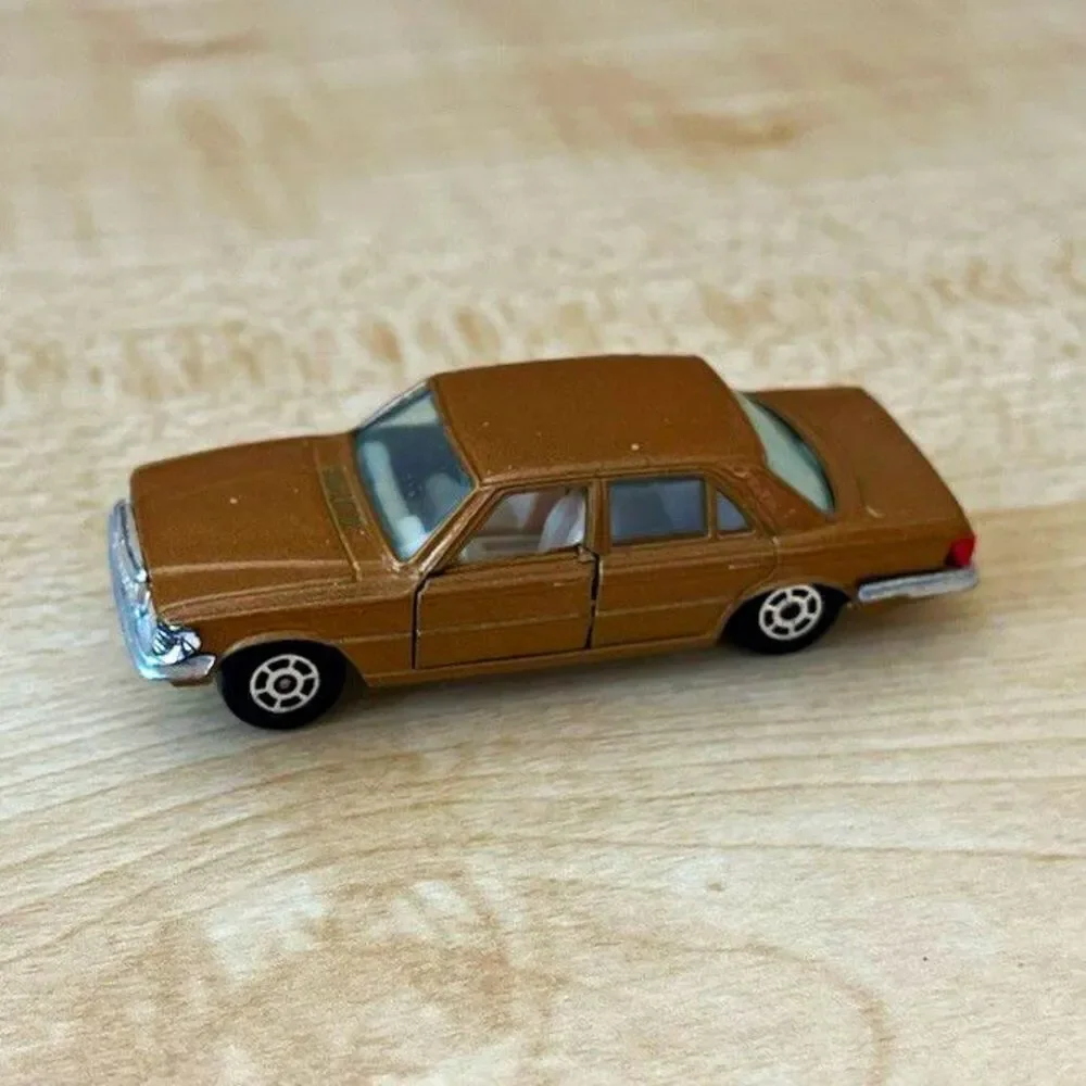 Vintage Yatming Mercedes-Benz 450 SEL No 1061 Brown 1/64 Diecast Hong Kong Doors